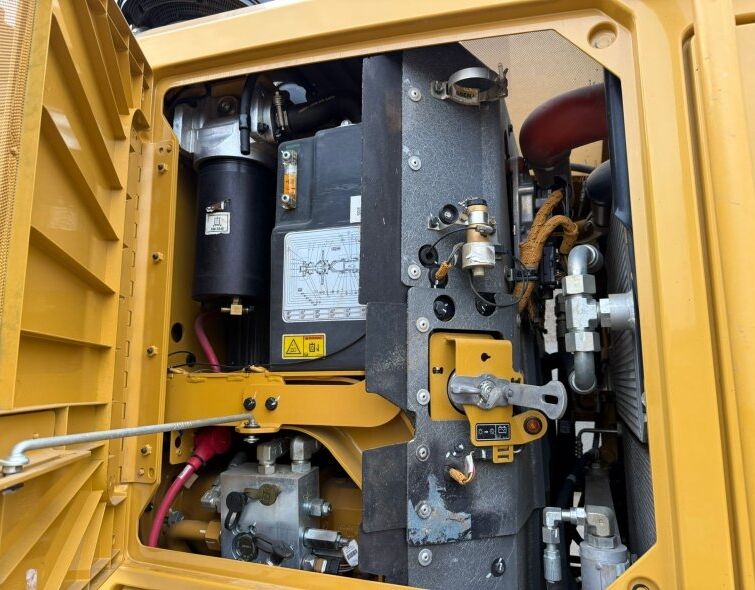 CATERPILLAR  140 AWD ***IMPECCABLE***